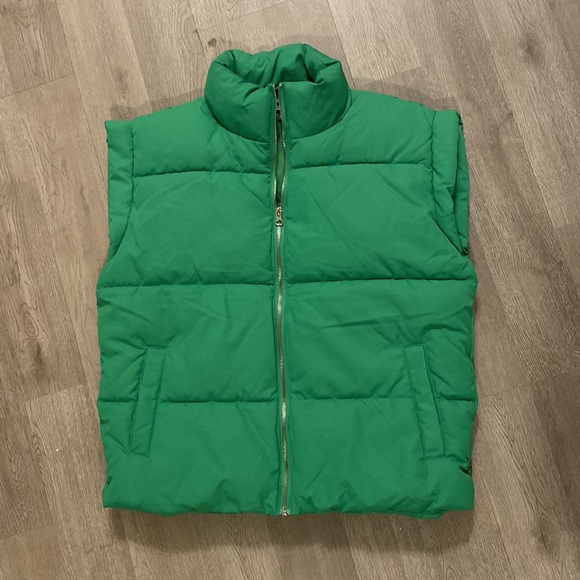 *SOLD*NWOT ENVY GREEN PUFFY VEST - Picture 2 of 3
